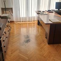 scrivania e cassettiera coordinata