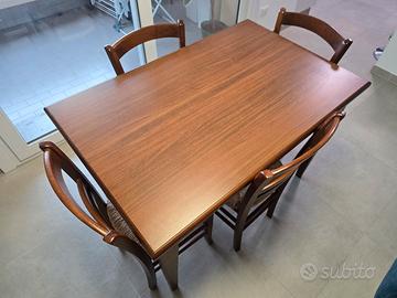 Tavolo allungabile con 4 sedie