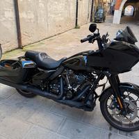 HARELY DAVIDSON ROAD GLIDE ST