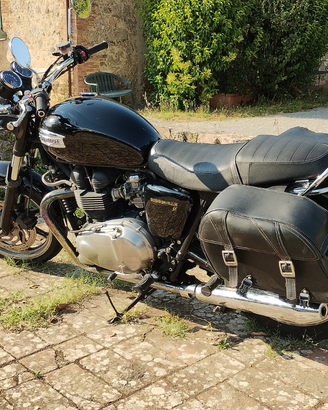 Triumph Bonneville SE 2011