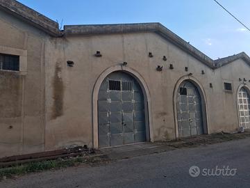 Magazzino + casa diruta