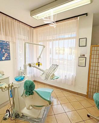 Ufficio versatile con magazzino in posizione centr