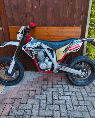 AJP pr4 125 motard
