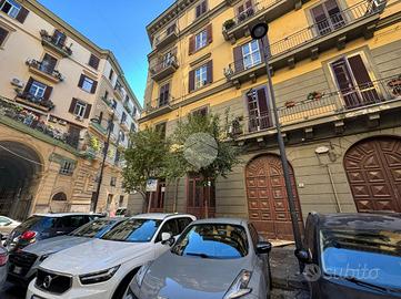 NEGOZIO A NAPOLI