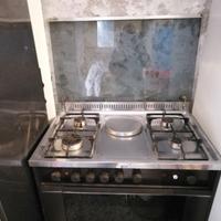 cucina a gas e forno elettrico