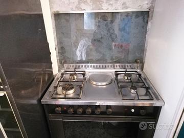 cucina a gas e forno elettrico