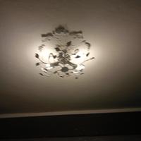 due lampadari a soffitto