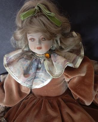 Bambola vintage in porcellana.