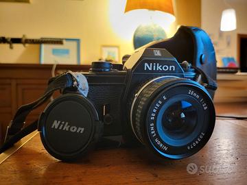 Nikon EM90 Analogica con Obiettivi 28mm f/2.8, 50m