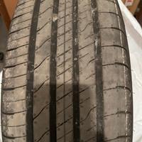 n. 4 Good Year Efficient Grip 2 SUV 215 60 17 96H
