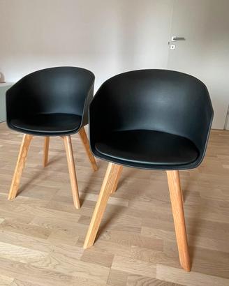 Coppia di sedie design nere con gambe in legno