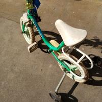 Bici per bimbo con ruotine. 