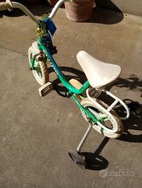 Bici per bimbo con ruotine. 