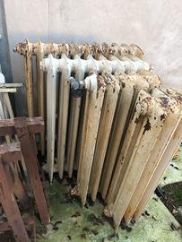 Termosifoni radiatori ghisa con piedini inizio 900