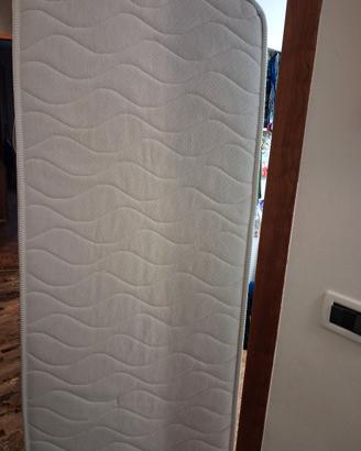  2 materassi usati pochissimo. 