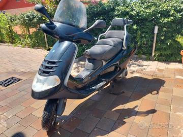 Piaggio Hexagon 180 -4T-