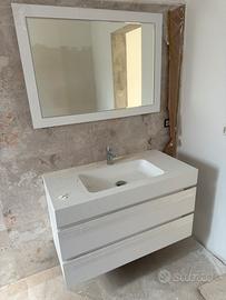 Mobile bagno sospeso