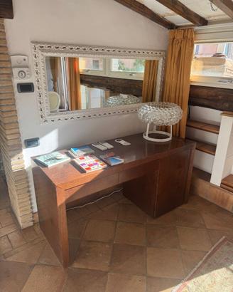 Scrivania in legno