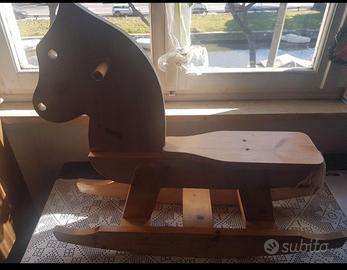 cavallo a dondolo nuovo