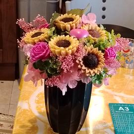 vaso con fiori di cera vegetale profumata 