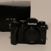 Fujifilm X-T5 + kit prime lens