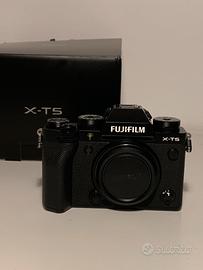 Fujifilm X-T5 + kit prime lens