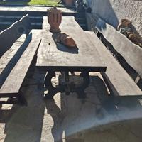 Tavolo in castagno con panche