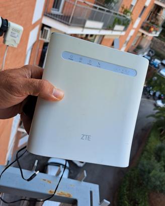 Router Modem Wi-Fi 4G+ LTE ZTE MF286R