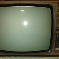 Televisore antico vintage a colori Autovox 1974