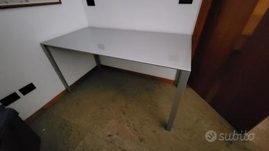 Scrivania più 2 cassettiere anche separatamente