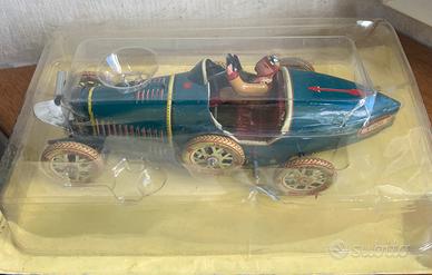 Bugatti I970 auto da corsa in latta