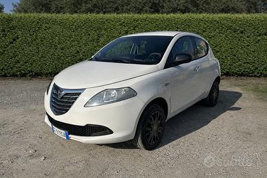 Lancia Ypsilon 0.9 TwinAir 85 CV 5 porte Metano Ec
