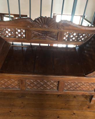 Cassa Panca in legno in legno massello intagliata