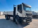 iveco-stralis-con-ribaltabile-trilaterale