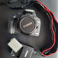 Canon EOS 500D con un obiettivo originale Canon