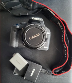 Canon EOS 500D con un obiettivo originale Canon