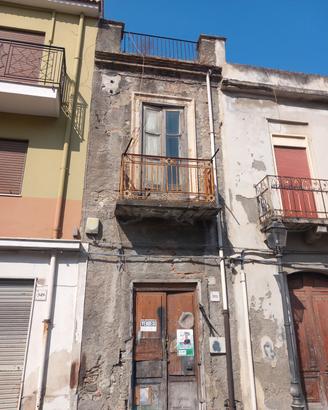 Casa indipendente su due piani completamente da r