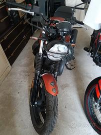 Moto Guzzi V7 Stone