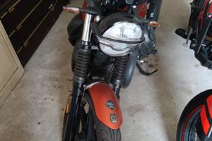 Moto Guzzi V7 Stone