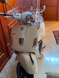 Vespa 300 gts