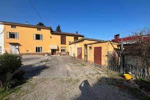 PORZIONE DI BIFAMILIARE A CASTELBELFORTE