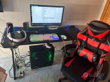 intera postazione con pc da gaming