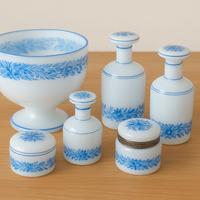 Set da toilette vintage in vetro opalino bianco