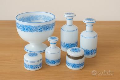 Set da toilette vintage in vetro opalino bianco