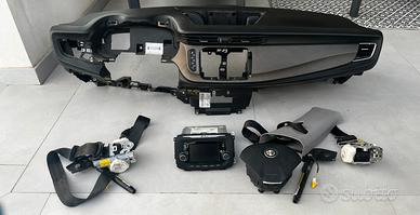 Kit airbag , autoradio, specchietti , fari giuliet
