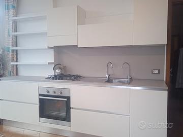  cucina e frigorifero 