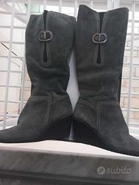 Stivali grigi scamosciati