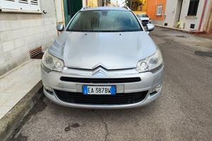 Auto molto comoda con cambio automatico 