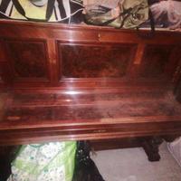 Pianoforte verticale mobile mobile perfetto