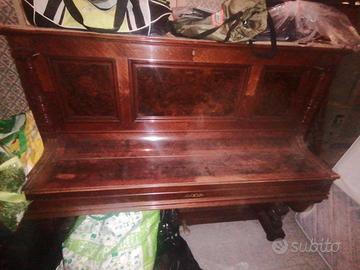 Pianoforte verticale mobile mobile perfetto